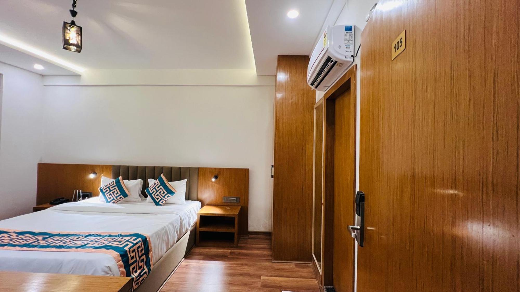 Hotel Aashraya Dod Jala Екстер'єр фото