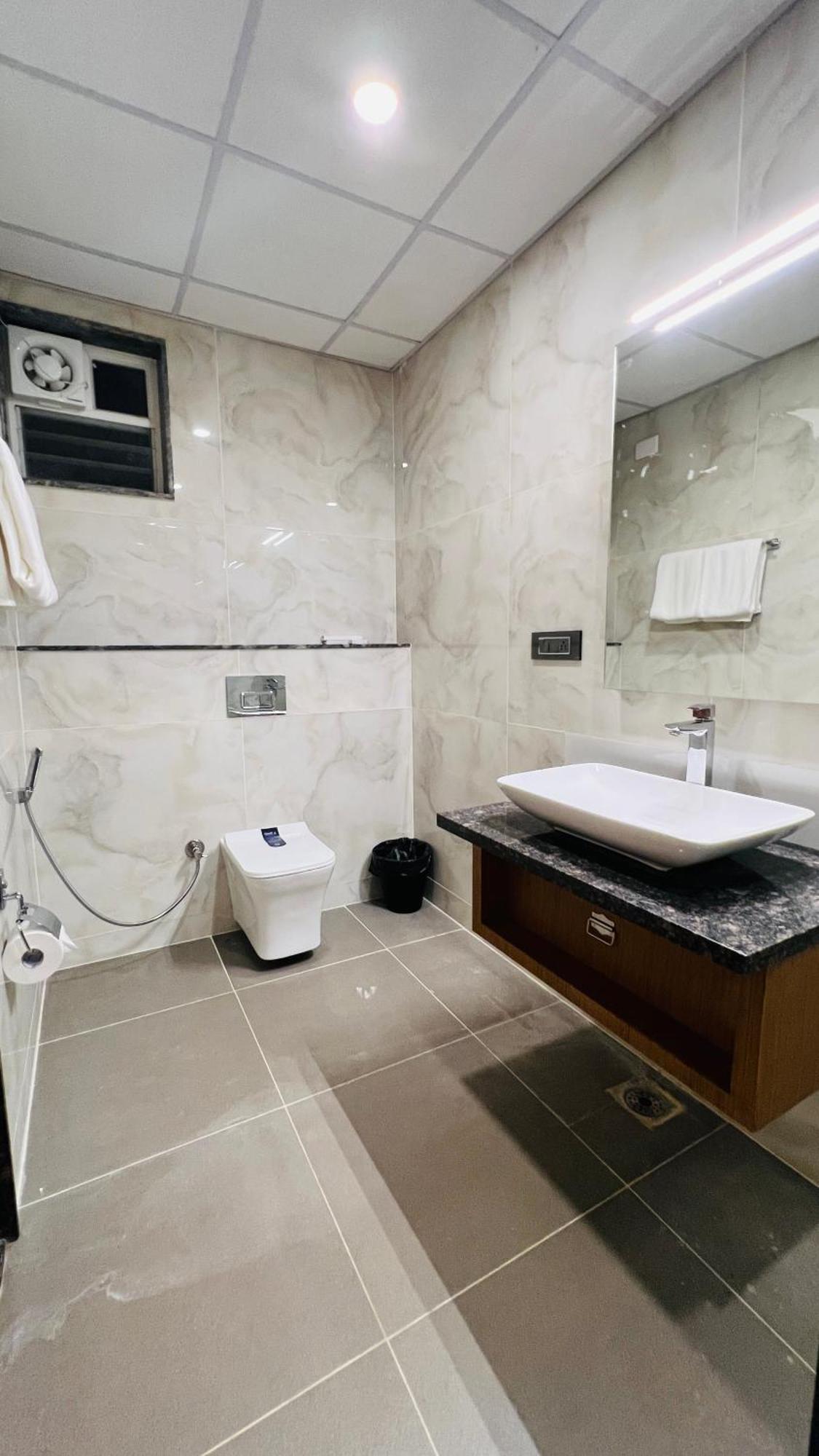 Hotel Aashraya Dod Jala Екстер'єр фото