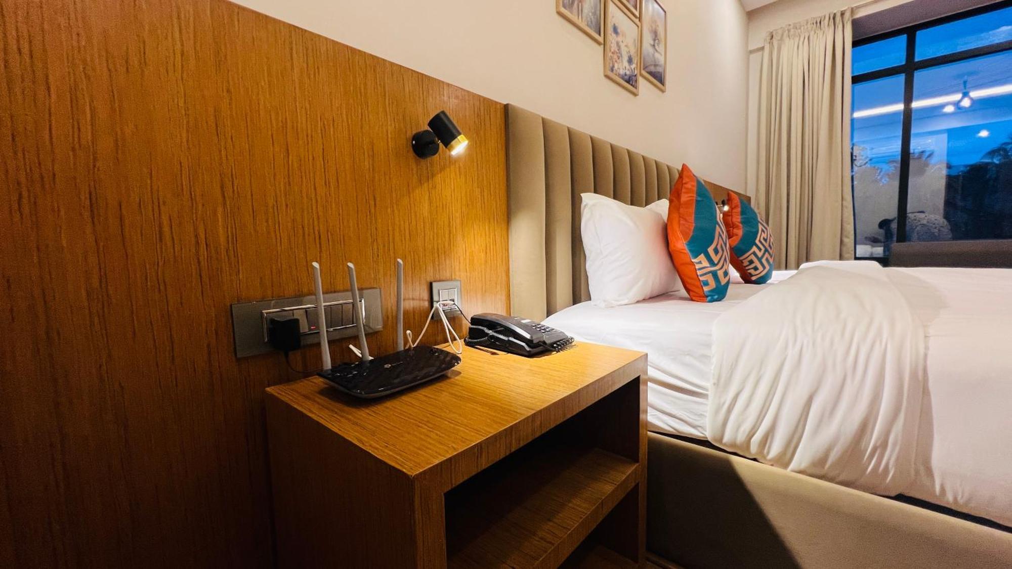 Hotel Aashraya Dod Jala Екстер'єр фото